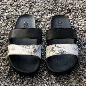 White/Black Marble Slides